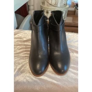 BODEN Leather ankle bootie SZ 39